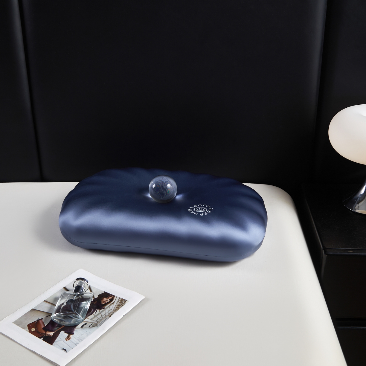 91家纺网 家纺一手货源 找家纺 芯链  2025年新款生物基贝壳枕 深蓝色