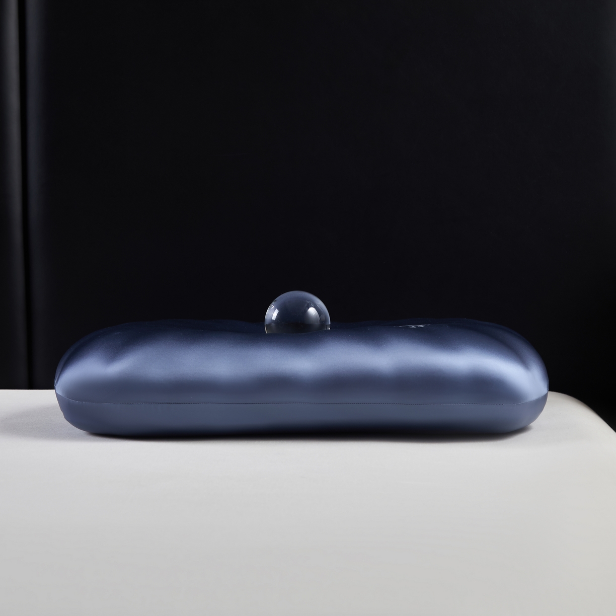 91家纺网 家纺一手货源 找家纺 芯链  2025年新款生物基贝壳枕 深蓝色