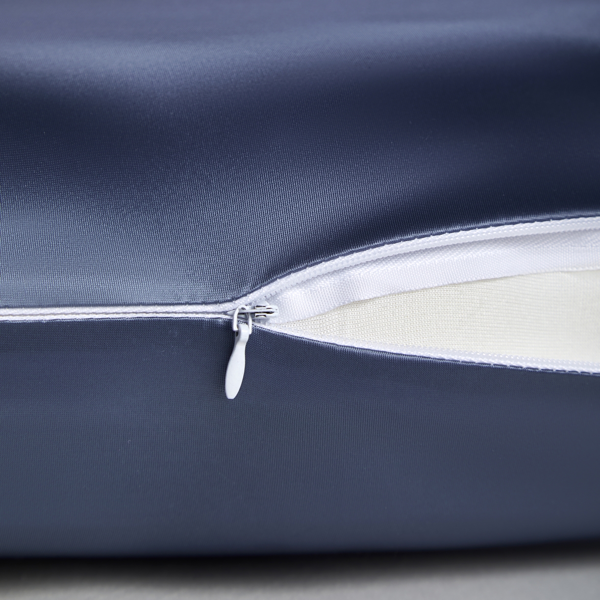 91家纺网 家纺一手货源 找家纺 芯链  2025年新款生物基贝壳枕 深蓝色