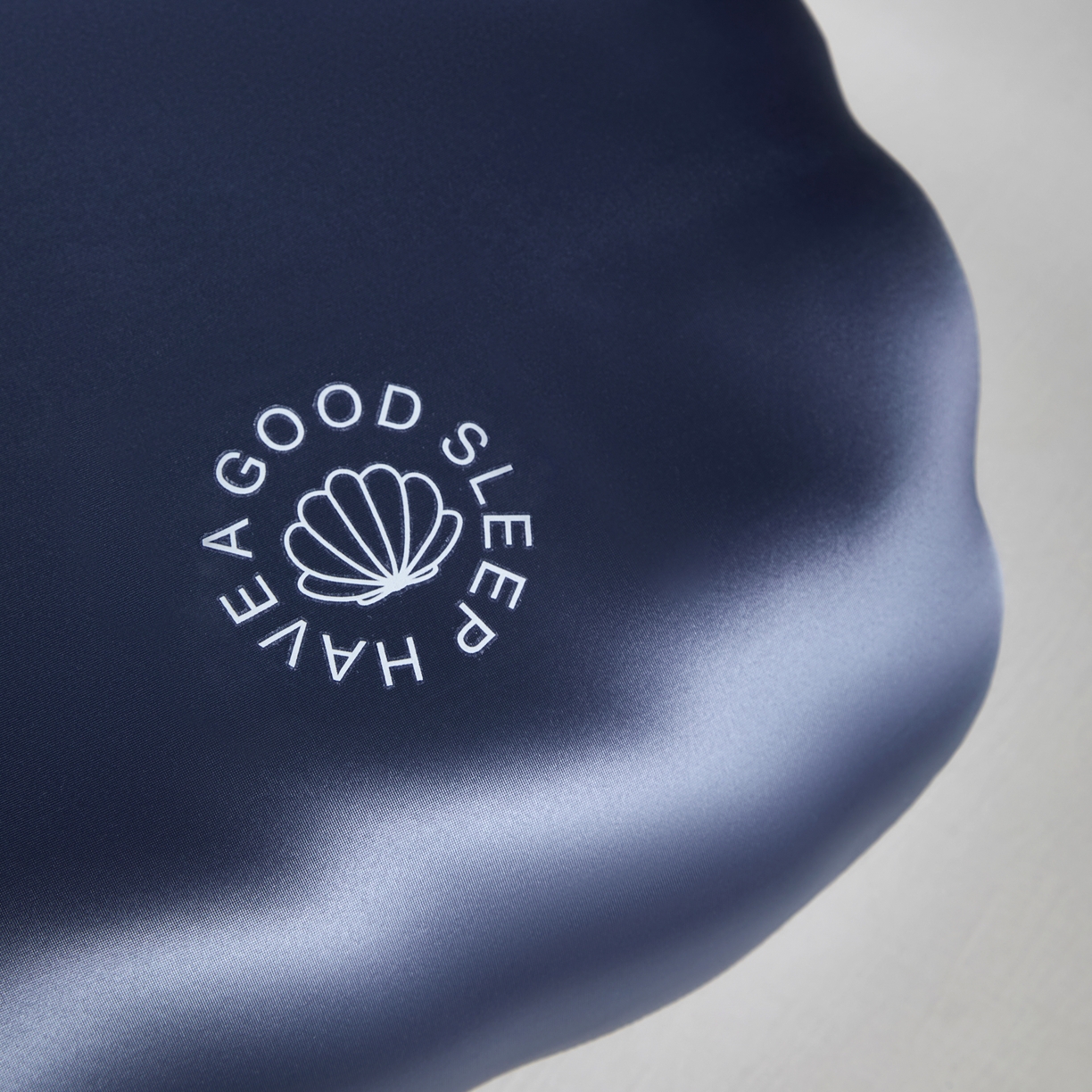 91家纺网 家纺一手货源 找家纺 芯链  2025年新款生物基贝壳枕 深蓝色