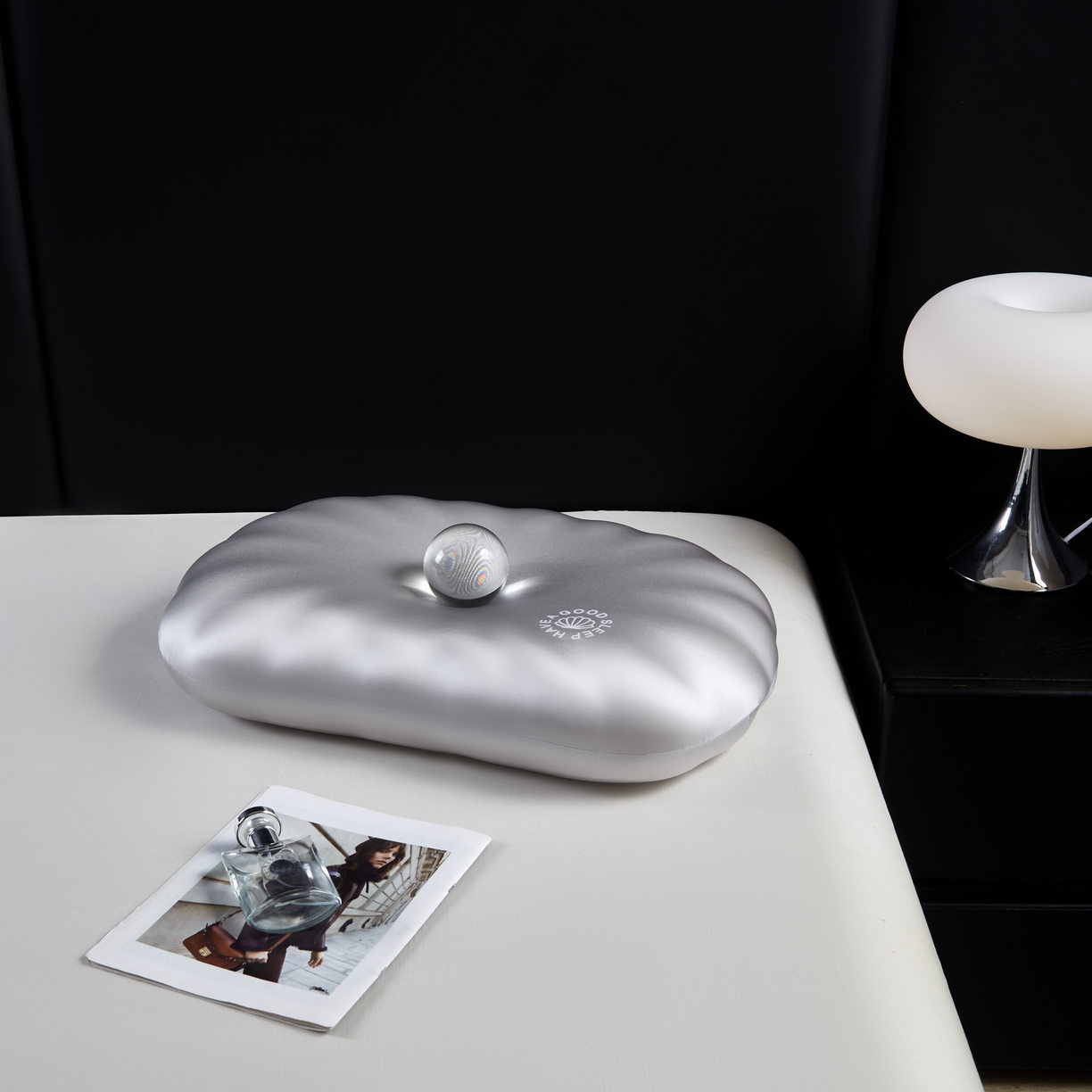 91家纺网 家纺一手货源 找家纺 芯链  2025年新款生物基贝壳枕 银灰色