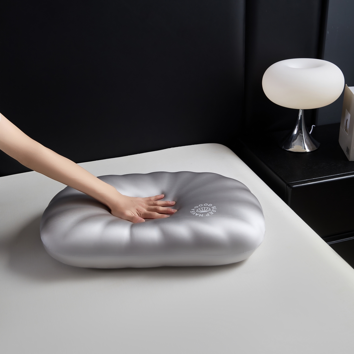 91家纺网 家纺一手货源 找家纺 芯链  2025年新款生物基贝壳枕 银灰色