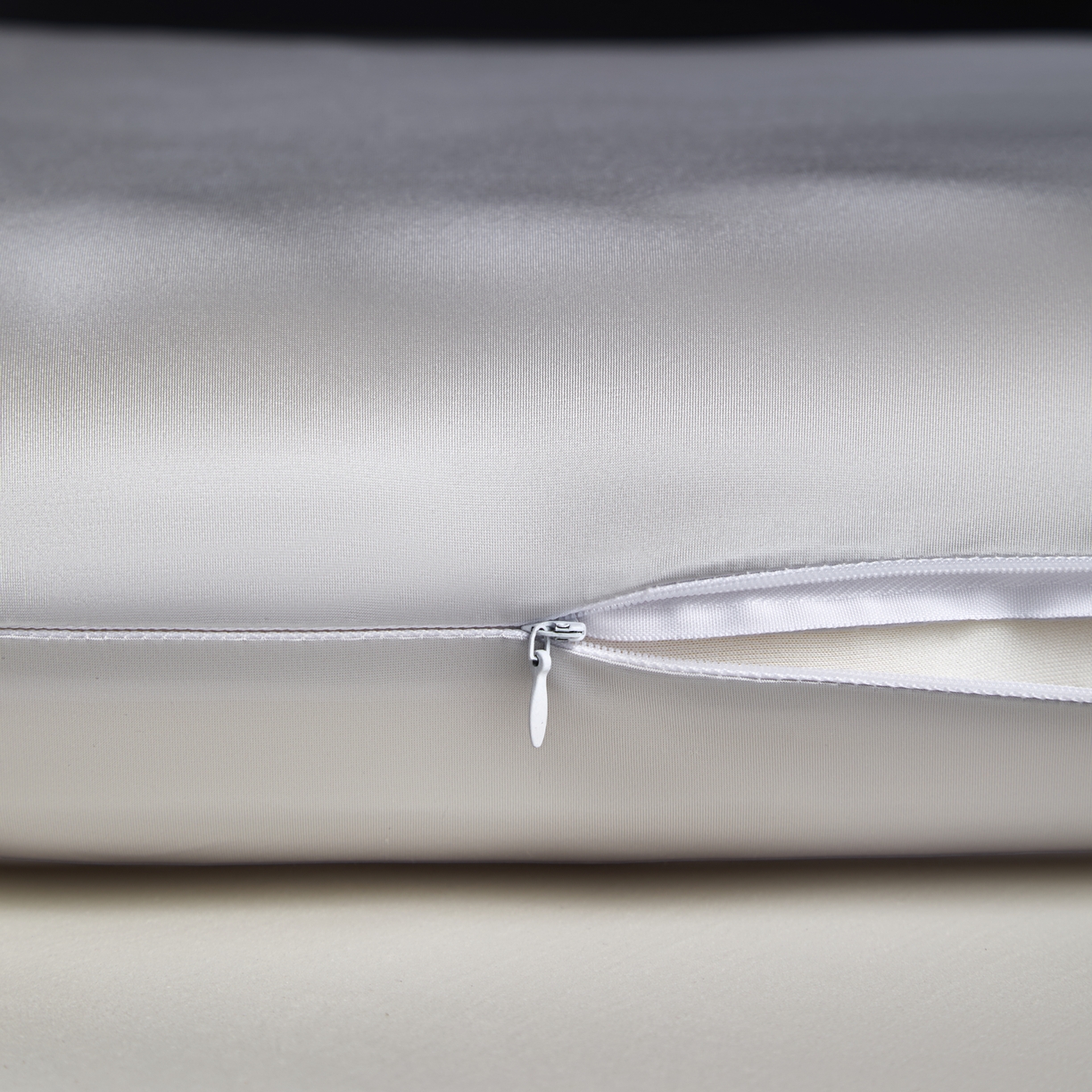 91家纺网 家纺一手货源 找家纺 芯链  2025年新款生物基贝壳枕 银灰色