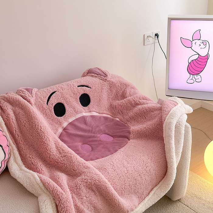 91家纺网 家纺一手货源 找家纺 小叮当家纺仓储工厂店 2025新款A类母婴级迪士尼毛毯牛奶绒毯珊瑚绒毛毯沙发毯盖毯雪花绒毛毯午睡毯子 贴布绣-粉小猪