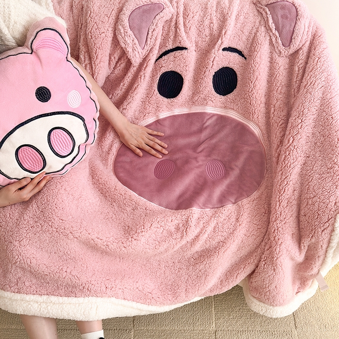 91家纺网 家纺一手货源 找家纺 小叮当家纺仓储工厂店 2025新款A类母婴级迪士尼毛毯牛奶绒毯珊瑚绒毛毯沙发毯盖毯雪花绒毛毯午睡毯子 贴布绣-粉小猪