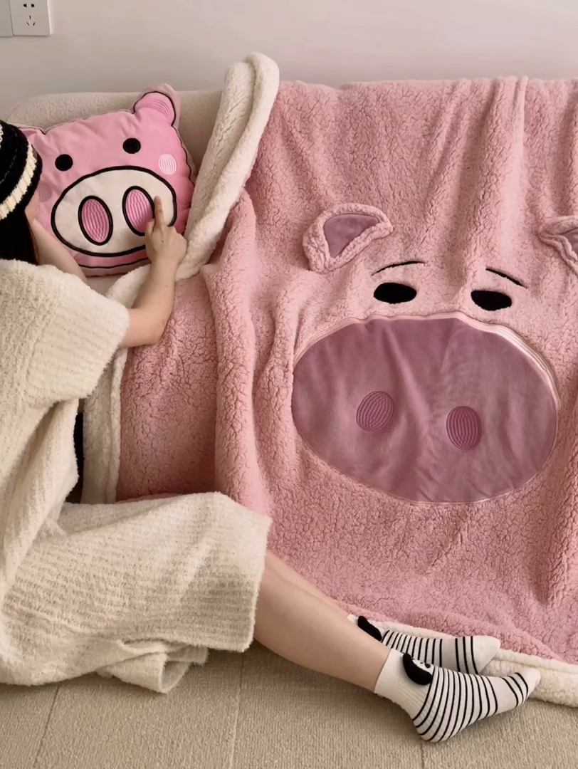 91家纺网 家纺一手货源 找家纺 小叮当家纺仓储工厂店 2025新款A类母婴级迪士尼毛毯牛奶绒毯珊瑚绒毛毯沙发毯盖毯雪花绒毛毯午睡毯子 贴布绣-粉小猪
