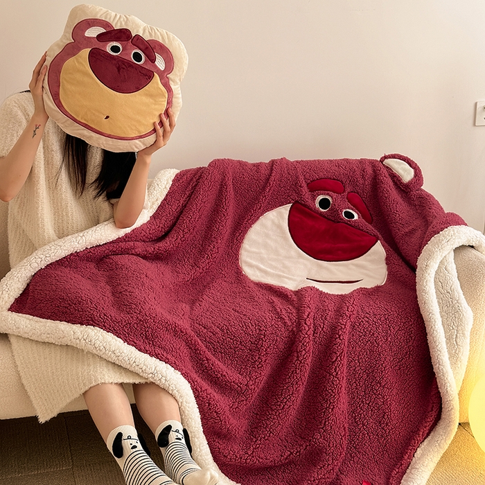小叮当家纺仓储工厂店 2025新款A类母婴级迪士尼毛毯牛奶绒毯珊瑚绒毛毯沙发毯盖毯雪花绒毛毯午睡毯子 贴布绣-红色草莓熊