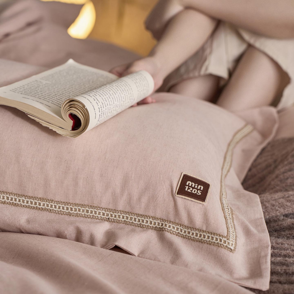 91家纺网 家纺一手货源 找家纺 涵宸家纺 2025新款A类棉麻四件套-简慕 简慕-浅粉