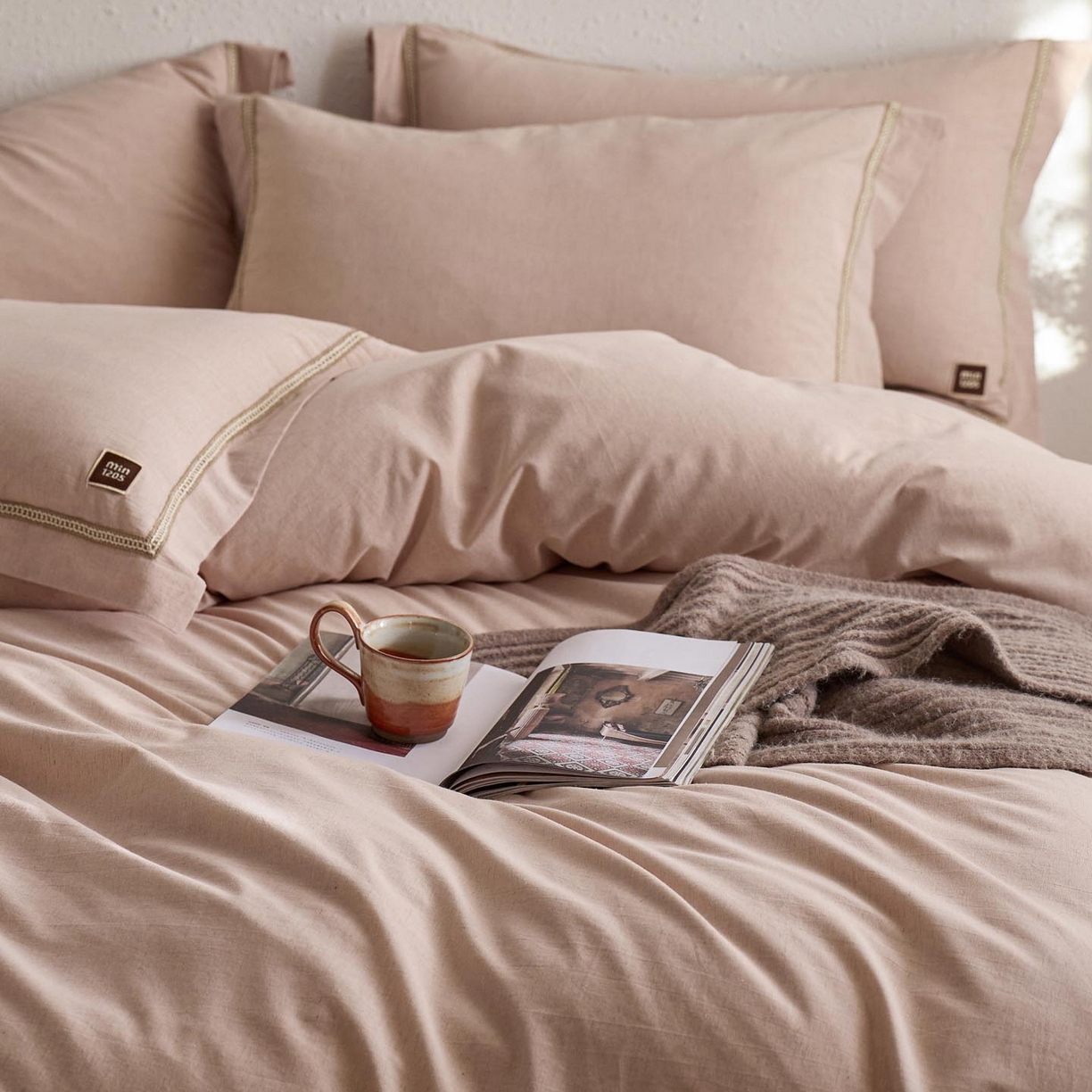 91家纺网 家纺一手货源 找家纺 涵宸家纺 2025新款A类棉麻四件套-简慕 简慕-浅粉