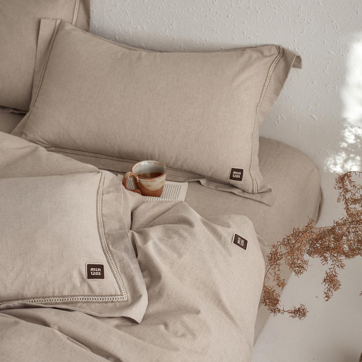 91家纺网 家纺一手货源 找家纺 涵宸家纺 2025新款A类棉麻四件套-简慕 简慕-浅驼