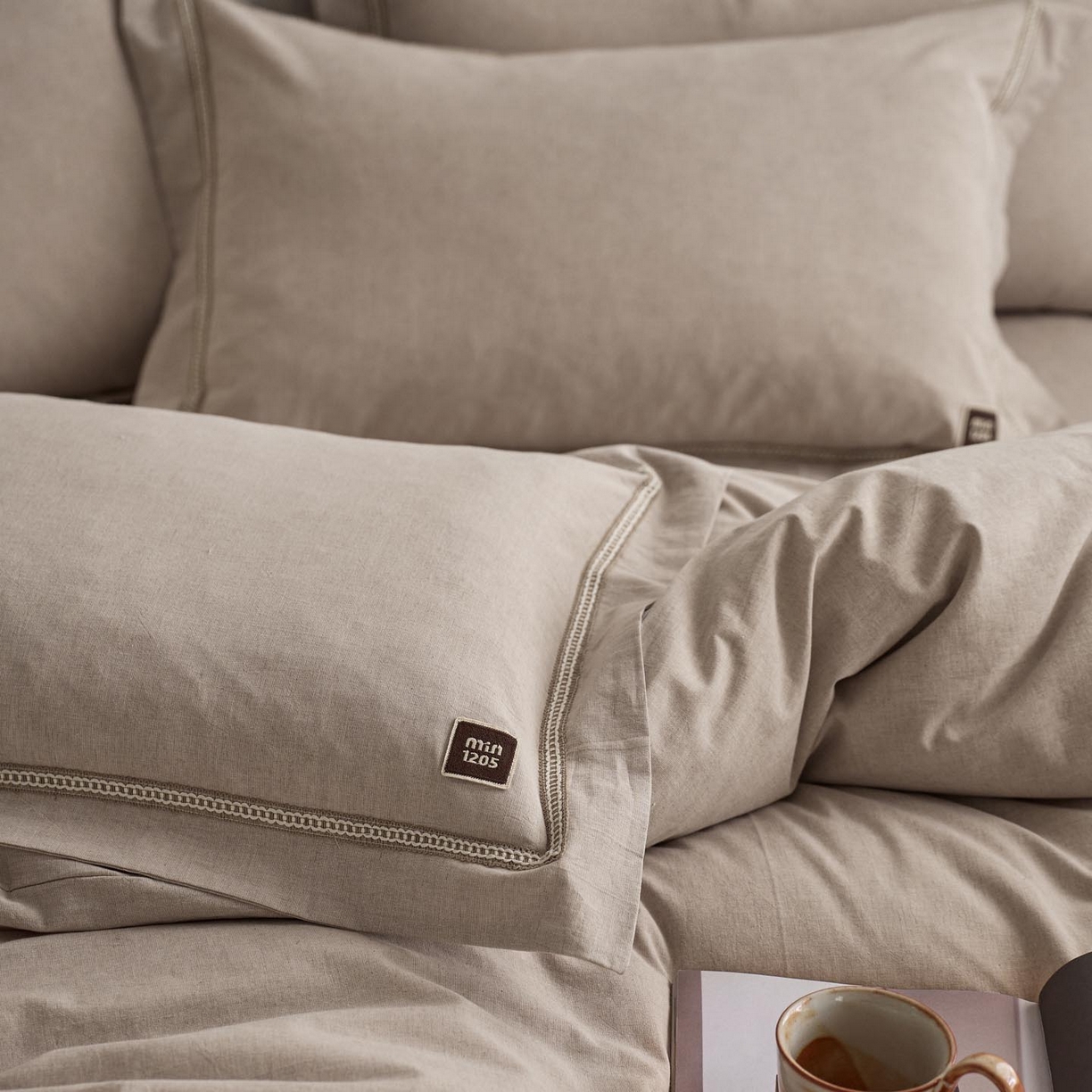 91家纺网 家纺一手货源 找家纺 涵宸家纺 2025新款A类棉麻四件套-简慕 简慕-浅驼