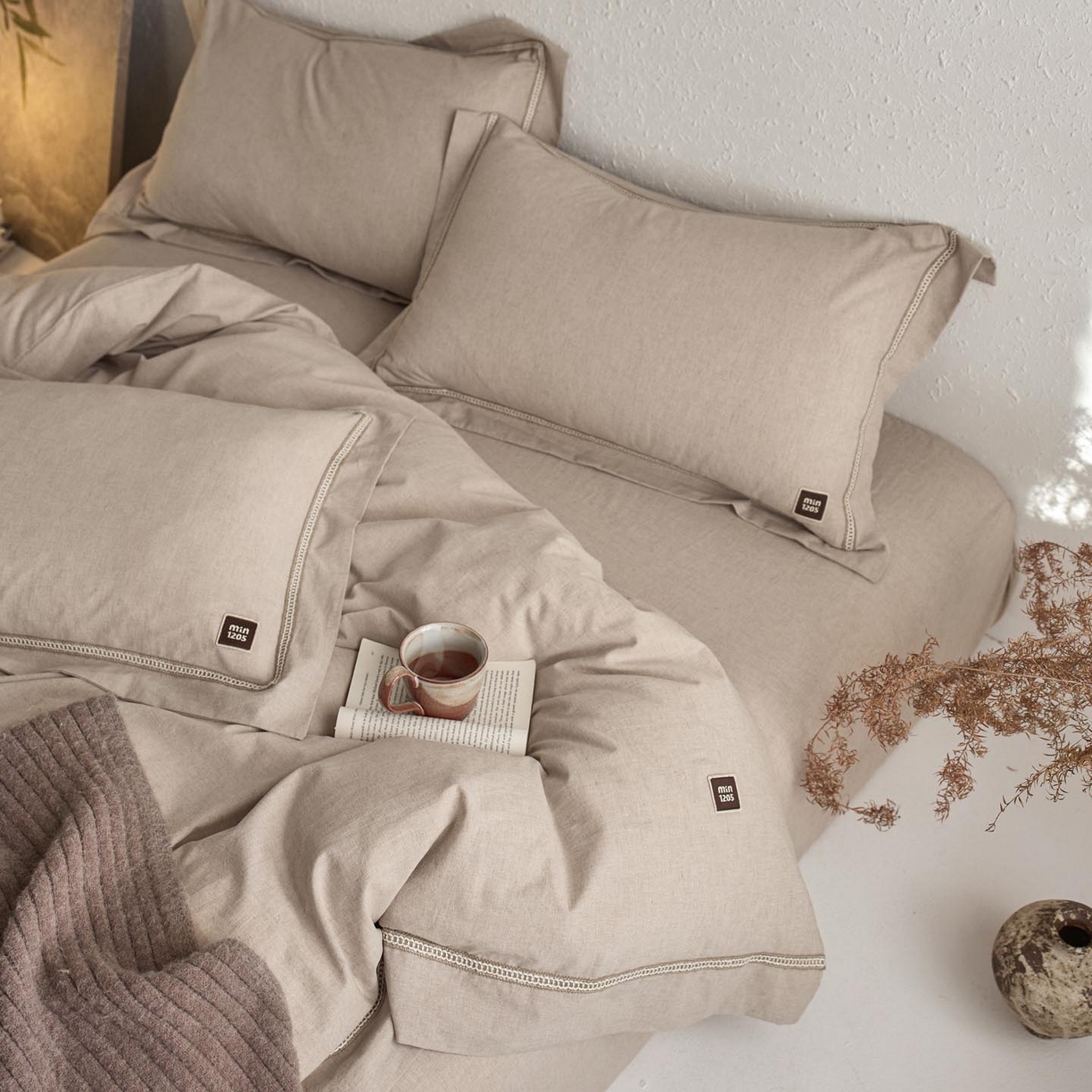 91家纺网 家纺一手货源 找家纺 涵宸家纺 2025新款A类棉麻四件套-简慕 简慕-浅驼