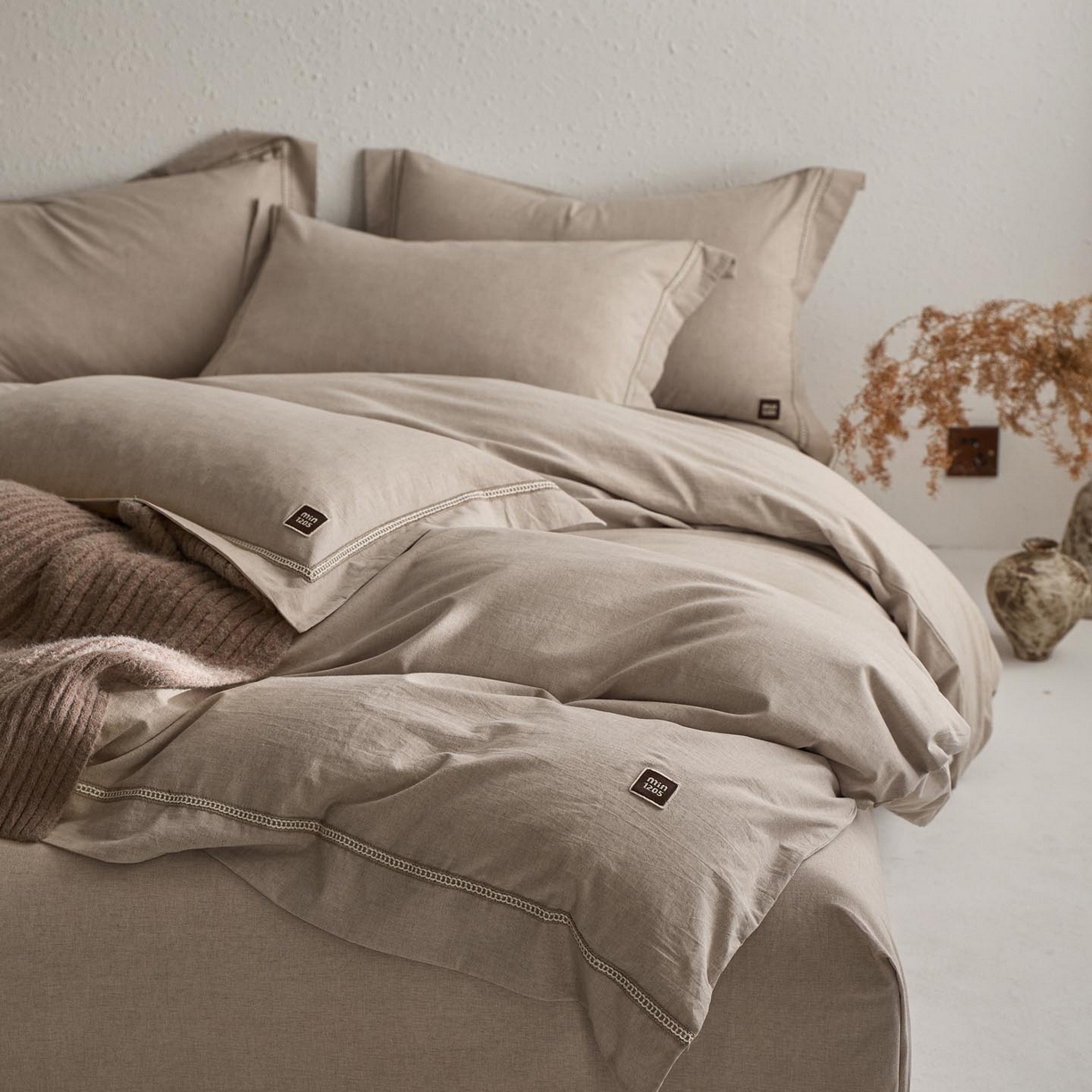 91家纺网 家纺一手货源 找家纺 涵宸家纺 2025新款A类棉麻四件套-简慕 简慕-浅驼