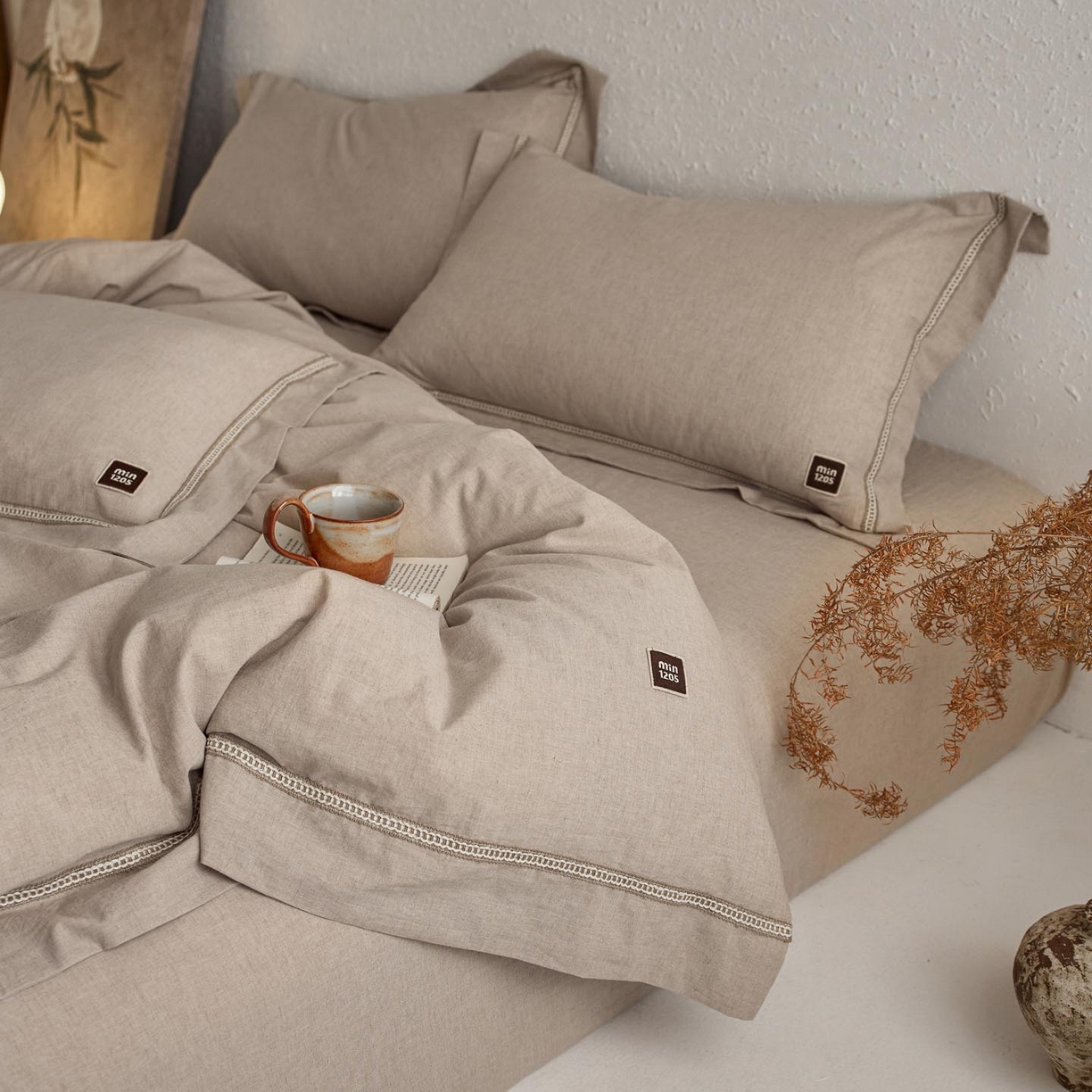 91家纺网 家纺一手货源 找家纺 涵宸家纺 2025新款A类棉麻四件套-简慕 简慕-浅驼