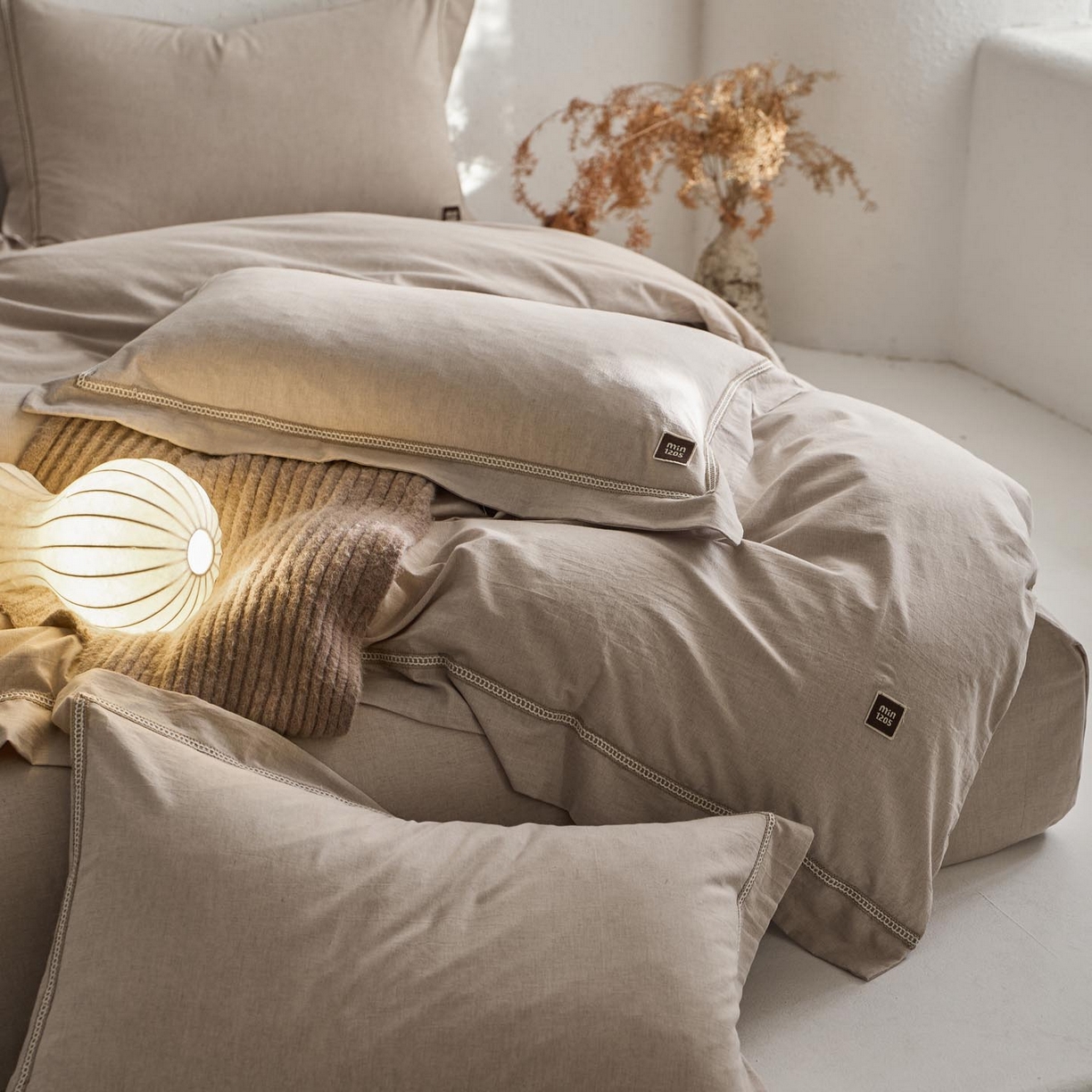 91家纺网 家纺一手货源 找家纺 涵宸家纺 2025新款A类棉麻四件套-简慕 简慕-浅驼