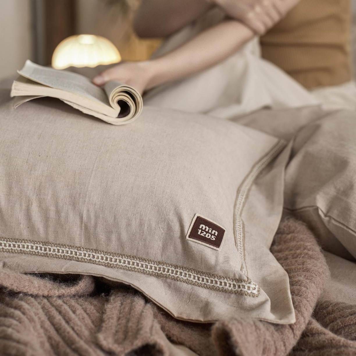 91家纺网 家纺一手货源 找家纺 涵宸家纺 2025新款A类棉麻四件套-简慕 简慕-浅驼