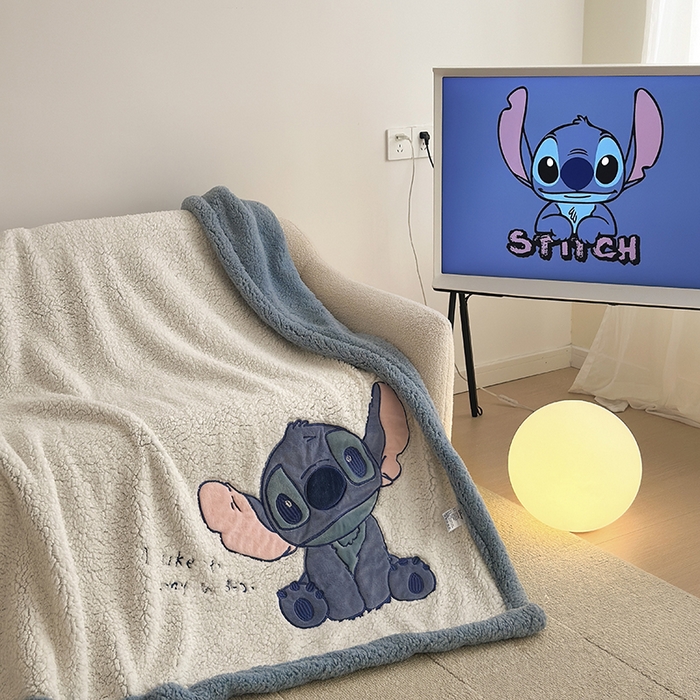 91家纺网 家纺一手货源 找家纺 小叮当家纺仓储工厂店 2025新款A类母婴级迪士尼毛毯牛奶绒毯珊瑚绒毛毯沙发毯盖毯雪花绒毛毯午睡毯子 贴布绣-卖萌史迪仔