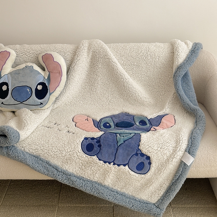 91家纺网 家纺一手货源 找家纺 小叮当家纺仓储工厂店 2025新款A类母婴级迪士尼毛毯牛奶绒毯珊瑚绒毛毯沙发毯盖毯雪花绒毛毯午睡毯子 贴布绣-卖萌史迪仔