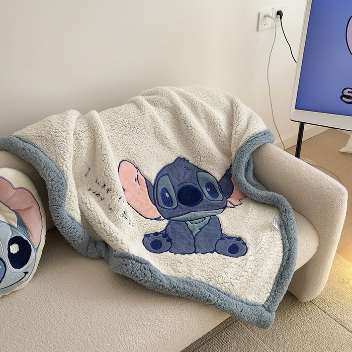 91家纺网 家纺一手货源 找家纺 小叮当家纺仓储工厂店 2025新款A类母婴级迪士尼毛毯牛奶绒毯珊瑚绒毛毯沙发毯盖毯雪花绒毛毯午睡毯子 贴布绣-卖萌史迪仔