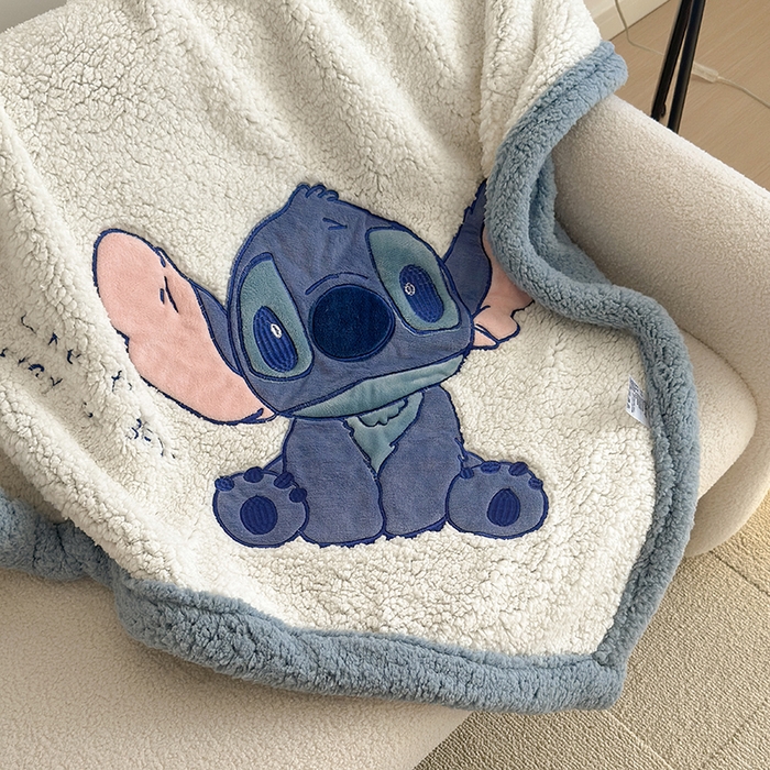 91家纺网 家纺一手货源 找家纺 小叮当家纺仓储工厂店 2025新款A类母婴级迪士尼毛毯牛奶绒毯珊瑚绒毛毯沙发毯盖毯雪花绒毛毯午睡毯子 贴布绣-卖萌史迪仔