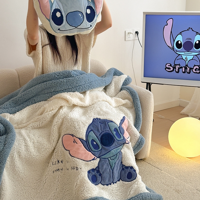 91家纺网 家纺一手货源 找家纺 小叮当家纺仓储工厂店 2025新款A类母婴级迪士尼毛毯牛奶绒毯珊瑚绒毛毯沙发毯盖毯雪花绒毛毯午睡毯子 贴布绣-卖萌史迪仔