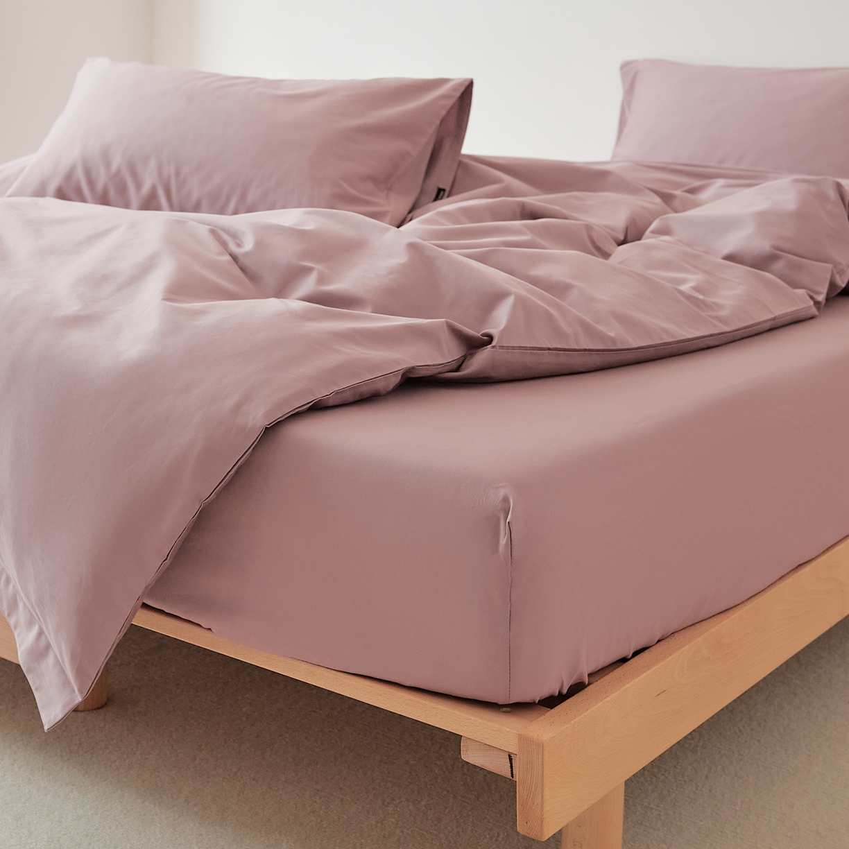 91家纺网 家纺一手货源 找家纺 EH家居 2025新款全棉磨毛纯色单床笠-云栖系列 粉紫色