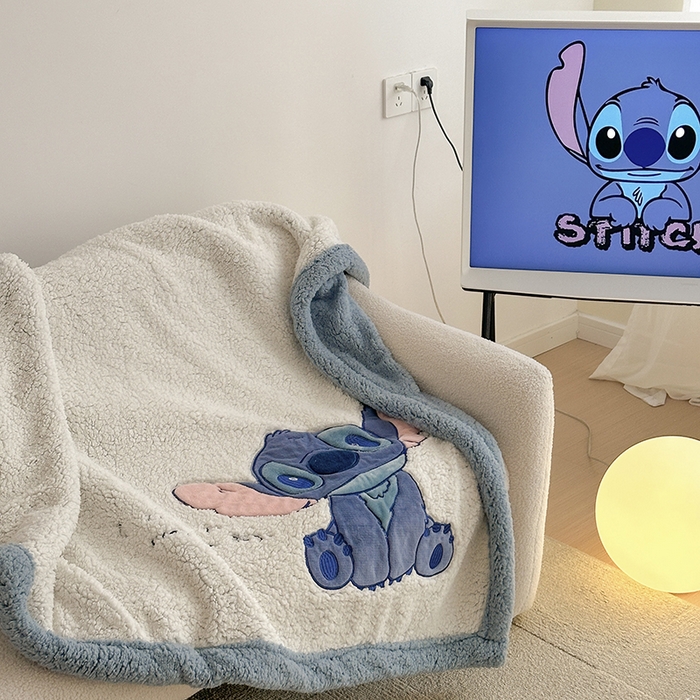 91家纺网 家纺一手货源 找家纺 小叮当家纺仓储工厂店 2025新款A类母婴级迪士尼毛毯牛奶绒毯珊瑚绒毛毯沙发毯盖毯雪花绒毛毯午睡毯子 贴布绣-卖萌史迪仔