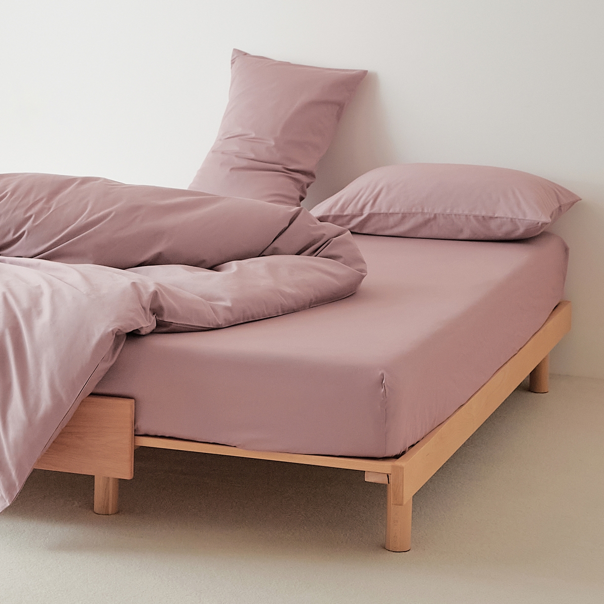 91家纺网 家纺一手货源 找家纺 EH家居 2025新款全棉磨毛纯色单床笠-云栖系列 粉紫色