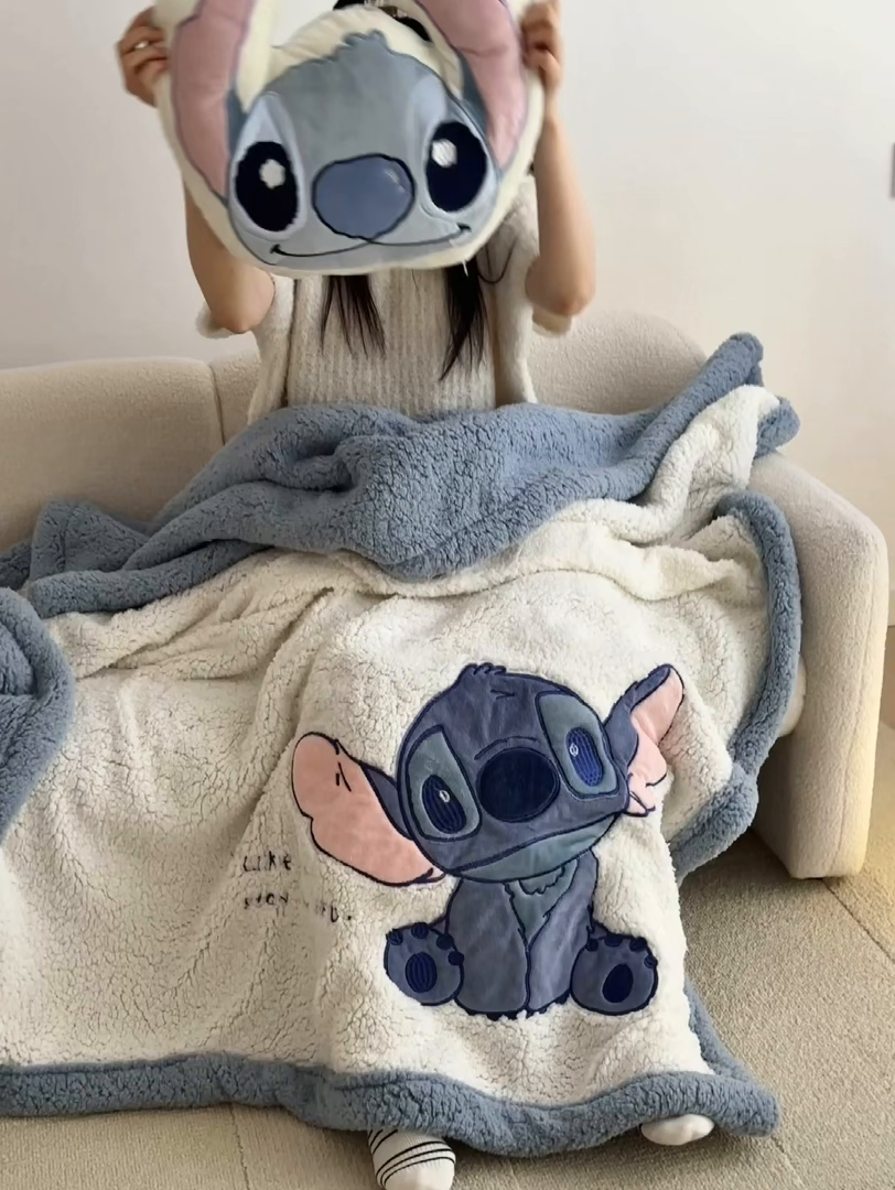 91家纺网 家纺一手货源 找家纺 小叮当家纺仓储工厂店 2025新款A类母婴级迪士尼毛毯牛奶绒毯珊瑚绒毛毯沙发毯盖毯雪花绒毛毯午睡毯子 贴布绣-卖萌史迪仔