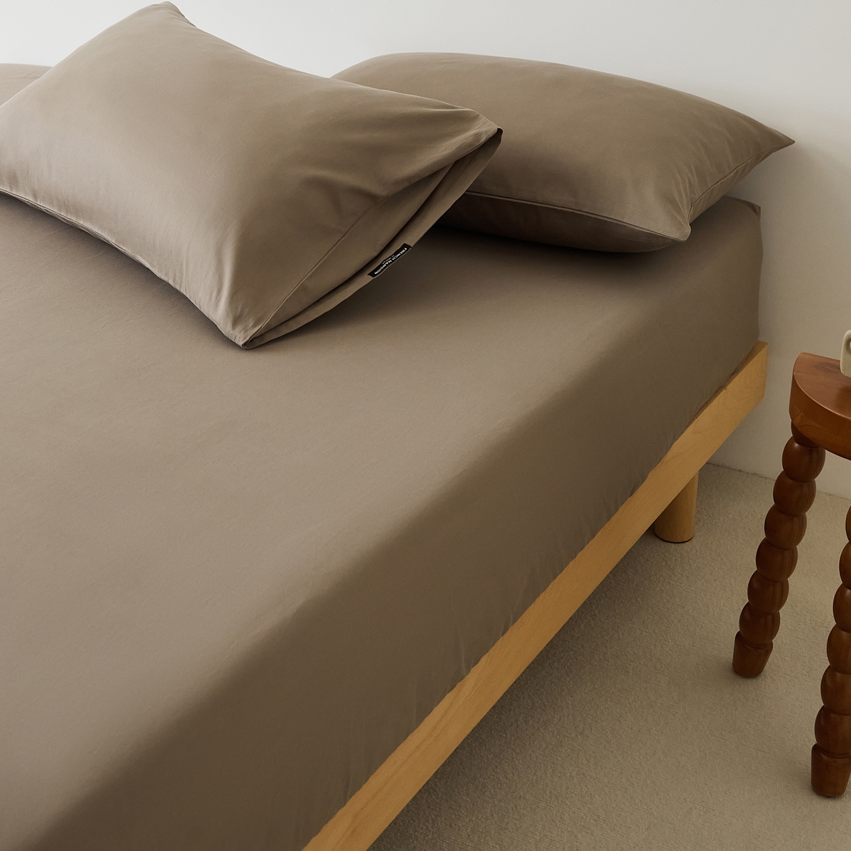 91家纺网 家纺一手货源 找家纺 EH家居 2025新款全棉磨毛纯色单床笠-云栖系列 高级咖