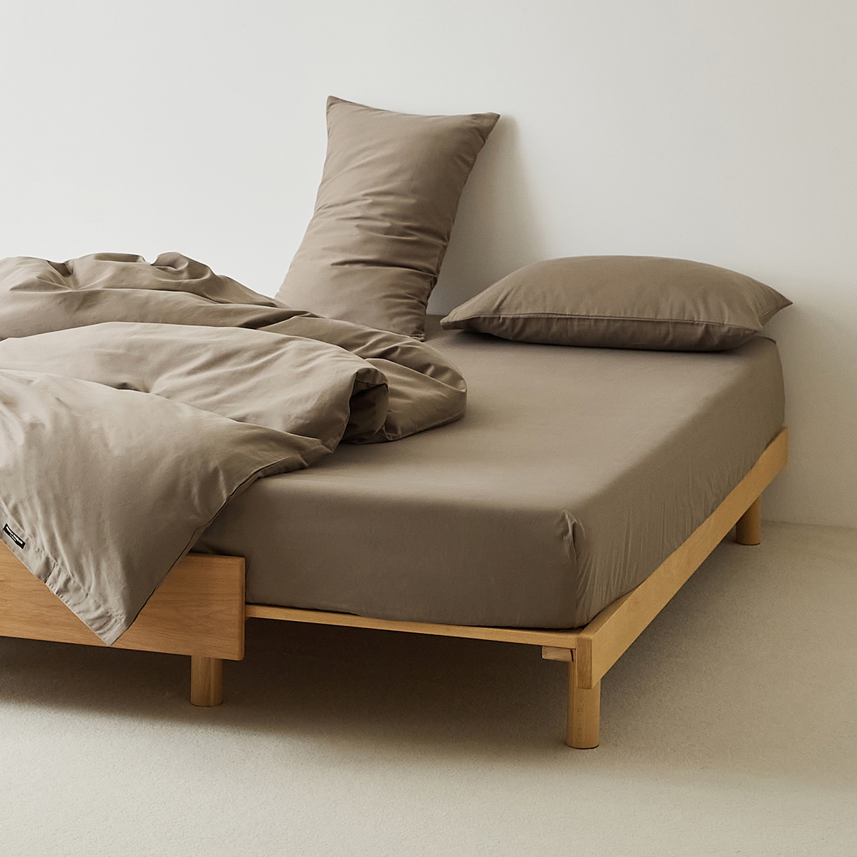 91家纺网 家纺一手货源 找家纺 EH家居 2025新款全棉磨毛纯色单床笠-云栖系列 高级咖