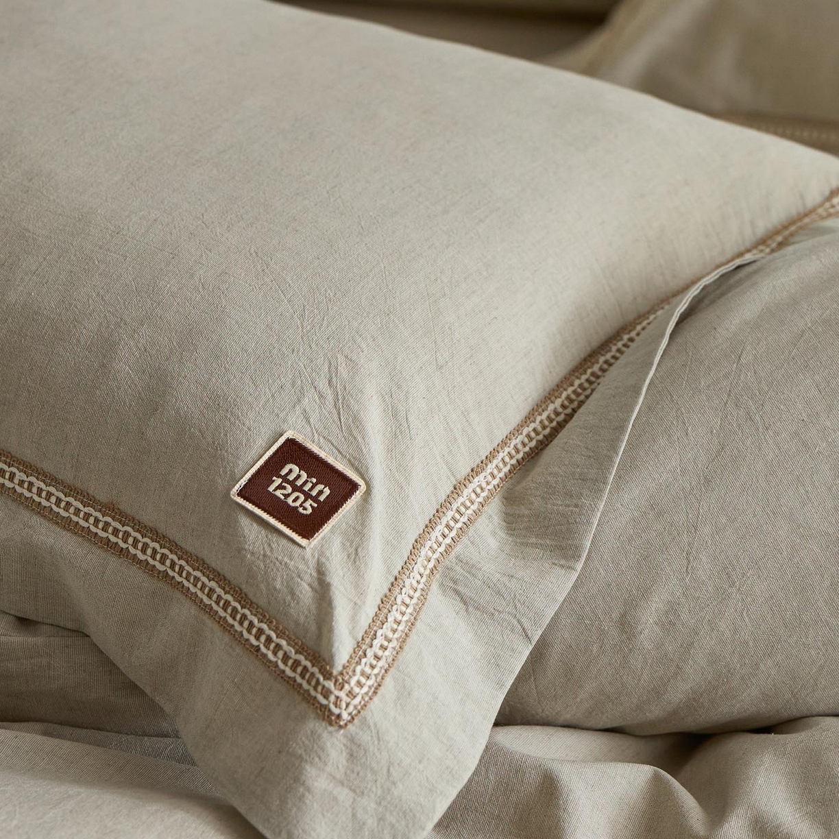 91家纺网 家纺一手货源 找家纺 涵宸家纺 2025新款A类棉麻四件套-简慕 简慕-浅绿