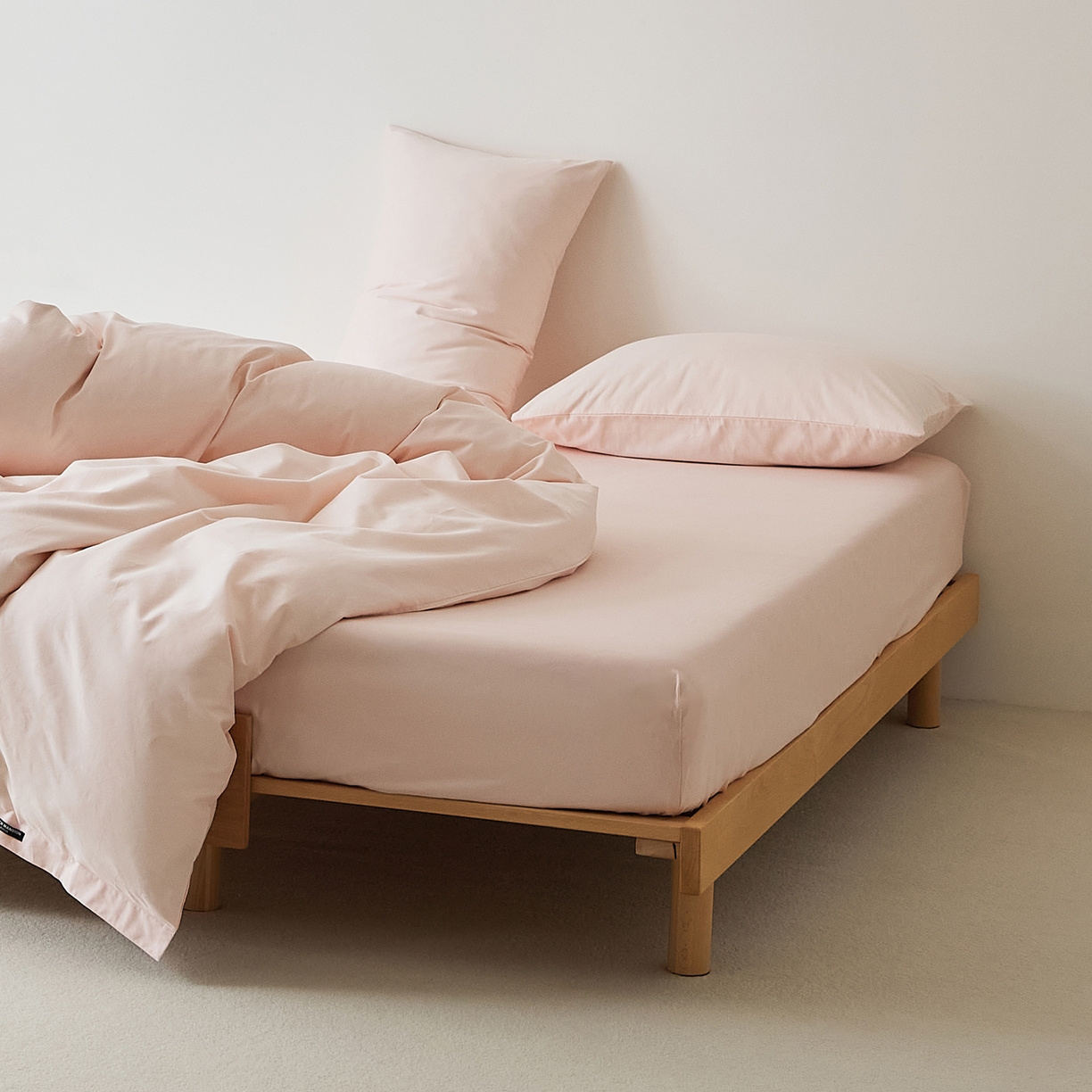 91家纺网 家纺一手货源 找家纺 EH家居 2025新款全棉磨毛纯色单床笠-云栖系列 莲粉色