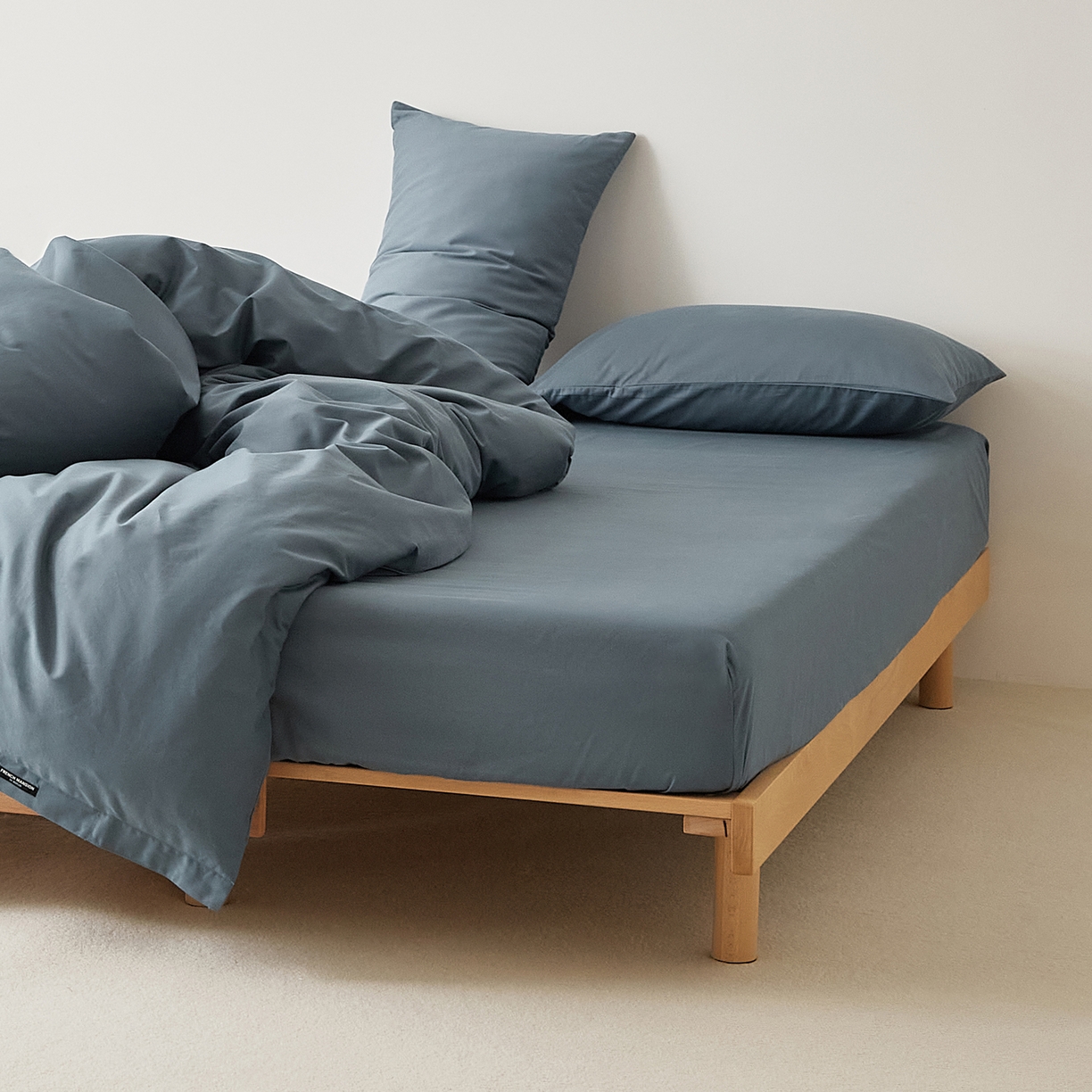 91家纺网 家纺一手货源 找家纺 EH家居 2025新款全棉磨毛纯色单床笠-云栖系列 南菲蓝