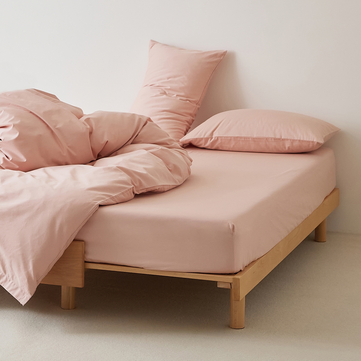 91家纺网 家纺一手货源 找家纺 EH家居 2025新款全棉磨毛纯色单床笠-云栖系列 水粉