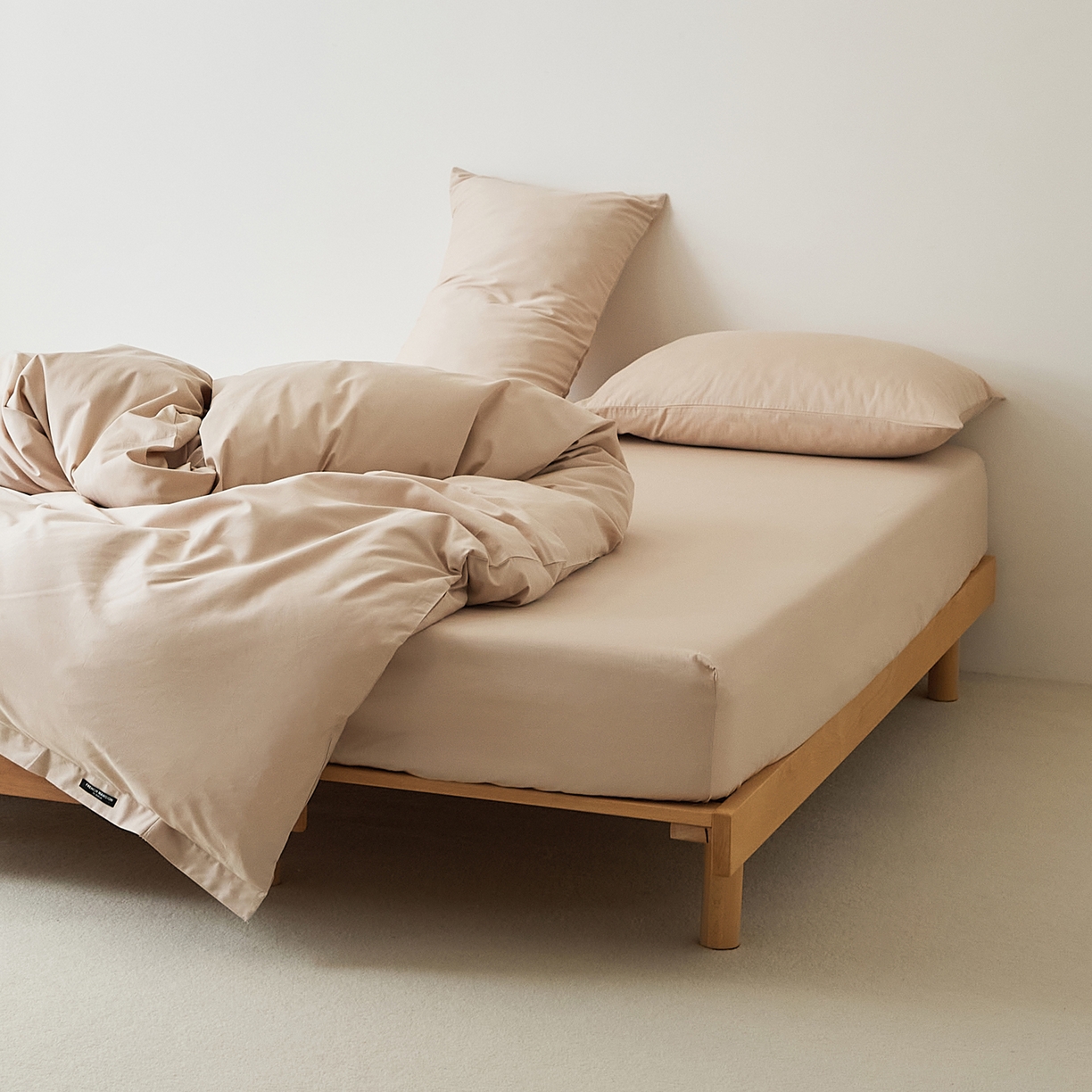 91家纺网 家纺一手货源 找家纺 EH家居 2025新款全棉磨毛纯色单床笠-云栖系列 西洋灰粉