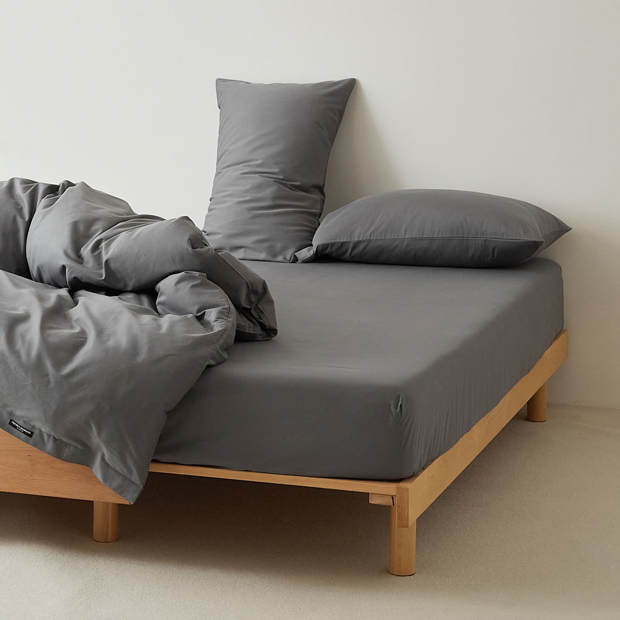 91家纺网 家纺一手货源 找家纺 EH家居 2025新款全棉磨毛纯色单床笠-云栖系列 银河灰