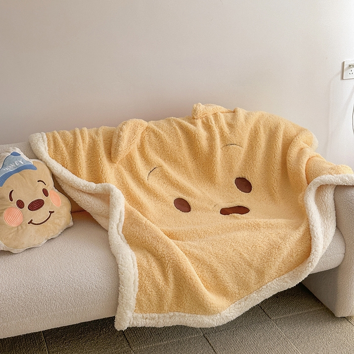 91家纺网 家纺一手货源 找家纺 小叮当家纺仓储工厂店 2025新款A类母婴级迪士尼毛毯牛奶绒毯珊瑚绒毛毯沙发毯盖毯雪花绒毛毯午睡毯子 贴布绣-维尼小熊