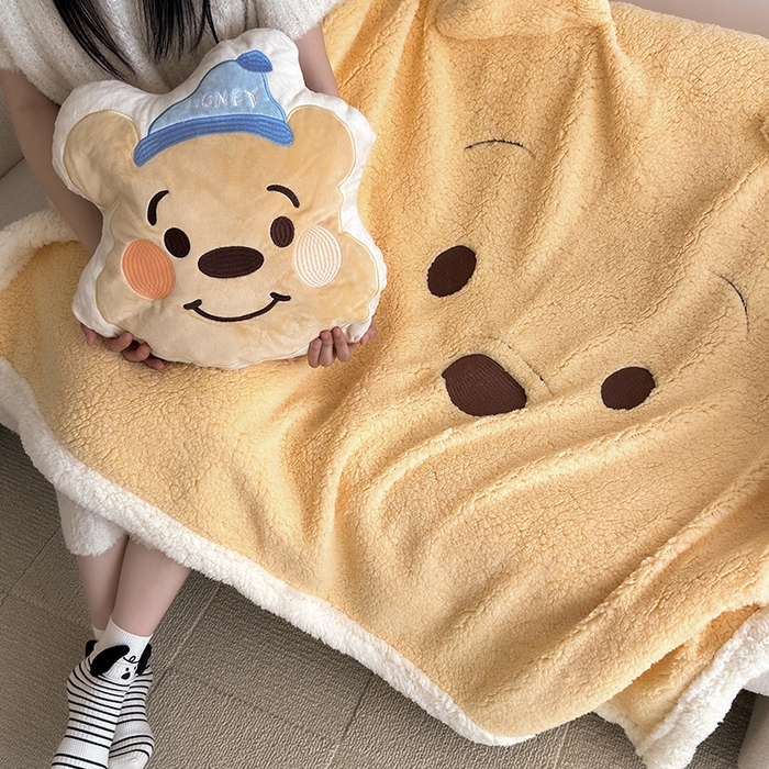 91家纺网 家纺一手货源 找家纺 小叮当家纺仓储工厂店 2025新款A类母婴级迪士尼毛毯牛奶绒毯珊瑚绒毛毯沙发毯盖毯雪花绒毛毯午睡毯子 贴布绣-维尼小熊