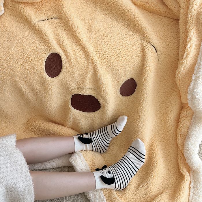 91家纺网 家纺一手货源 找家纺 小叮当家纺仓储工厂店 2025新款A类母婴级迪士尼毛毯牛奶绒毯珊瑚绒毛毯沙发毯盖毯雪花绒毛毯午睡毯子 贴布绣-维尼小熊