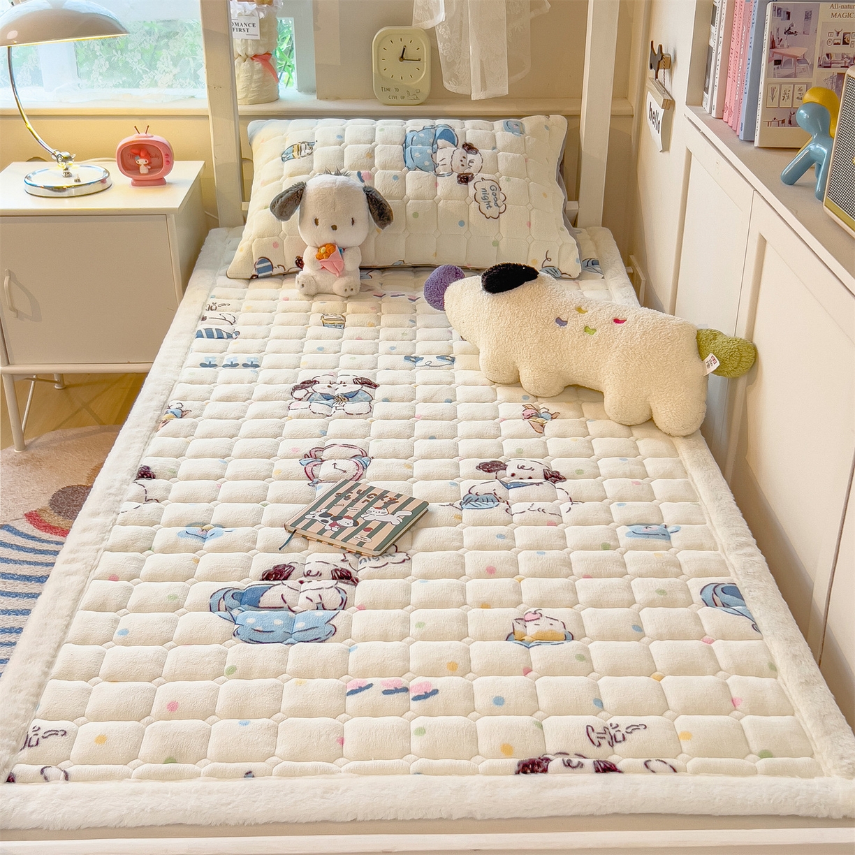 91家纺网 家纺一手货源 找家纺 （总）丝幔家纺 2025新款牛奶绒印花床护垫学生款