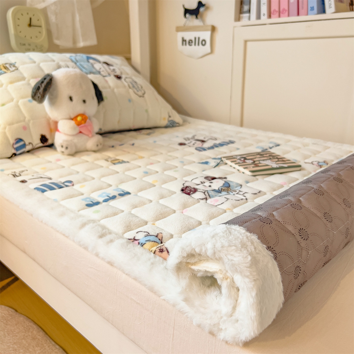 91家纺网 家纺一手货源 找家纺 （总）丝幔家纺 2025新款牛奶绒印花床护垫学生款