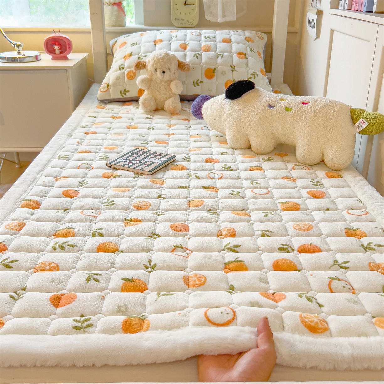 91家纺网 家纺一手货源 找家纺 （总）丝幔家纺 2025新款牛奶绒印花床护垫学生款