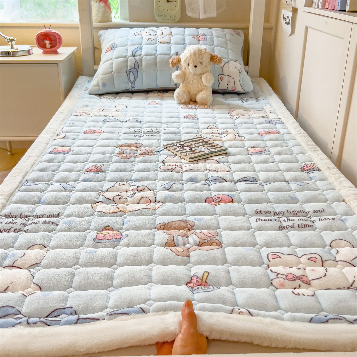 91家纺网 家纺一手货源 找家纺 （总）丝幔家纺 2025新款牛奶绒印花床护垫学生款