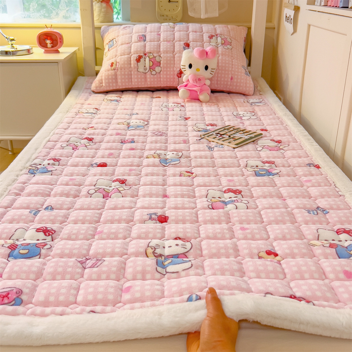 91家纺网 家纺一手货源 找家纺 （总）丝幔家纺 2025新款牛奶绒印花床护垫学生款