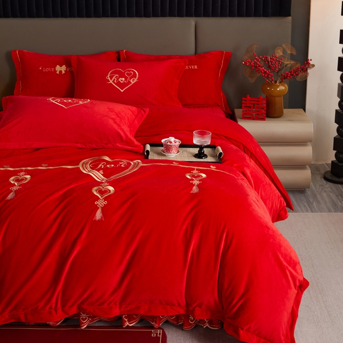 91家纺网 家纺一手货源 找家纺 青竹苑  2025新款婴儿绒刺绣婚庆四件套 典雅爱心