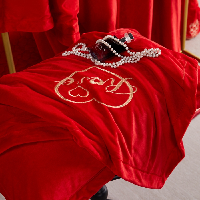 91家纺网 家纺一手货源 找家纺 青竹苑  2025新款婴儿绒刺绣婚庆四件套 典雅爱心