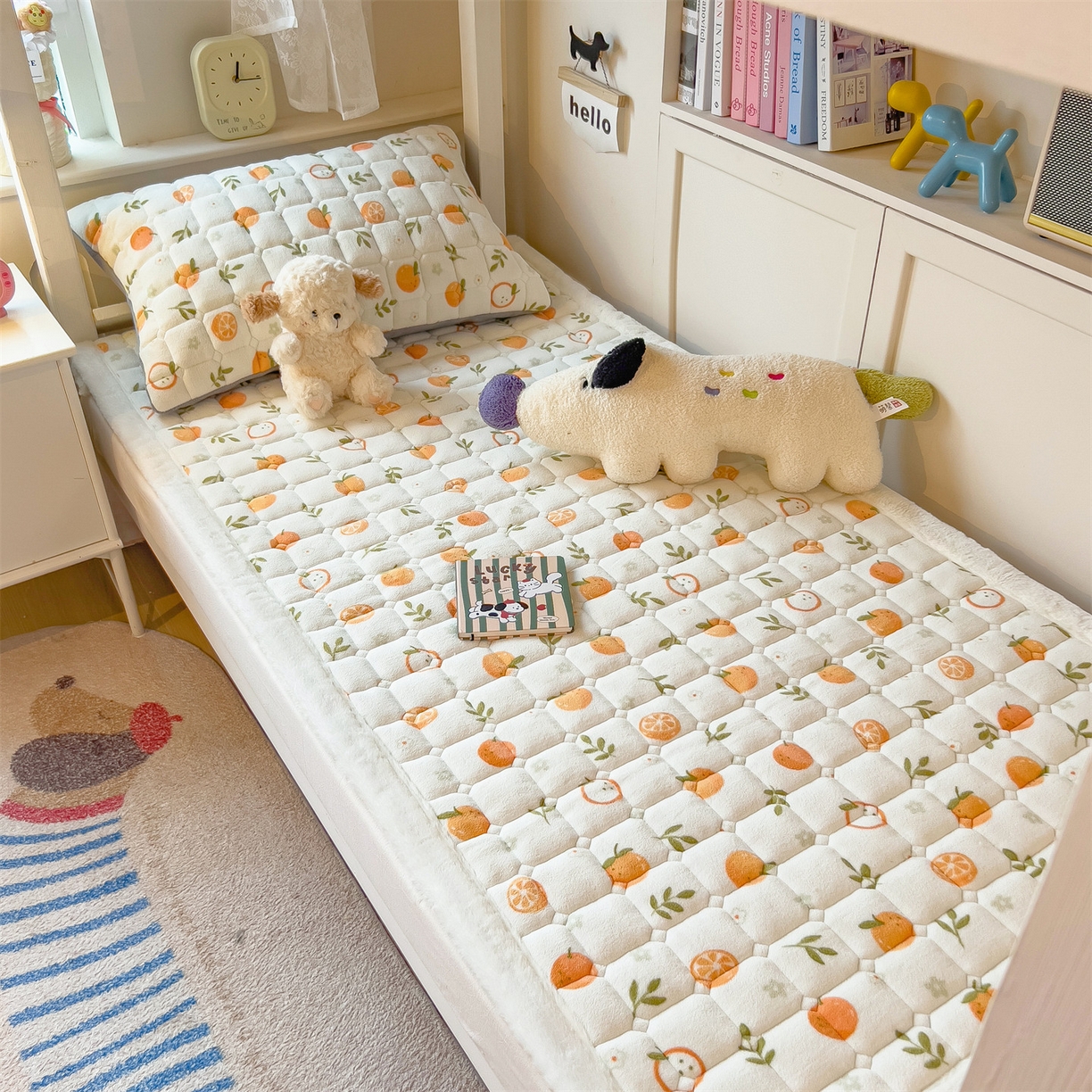 91家纺网 家纺一手货源 找家纺 丝幔家纺 2025新款牛奶绒印花床护垫学生款 大橘大利