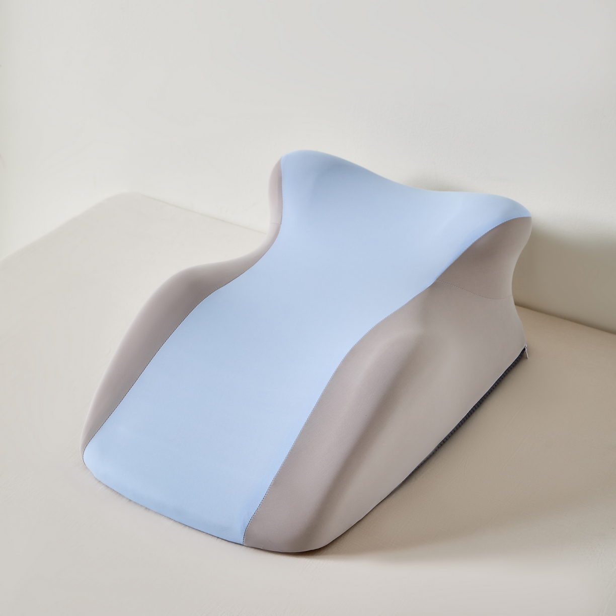 91家纺网 家纺一手货源 找家纺 芯链  2025年新款趴睡枕 蓝色