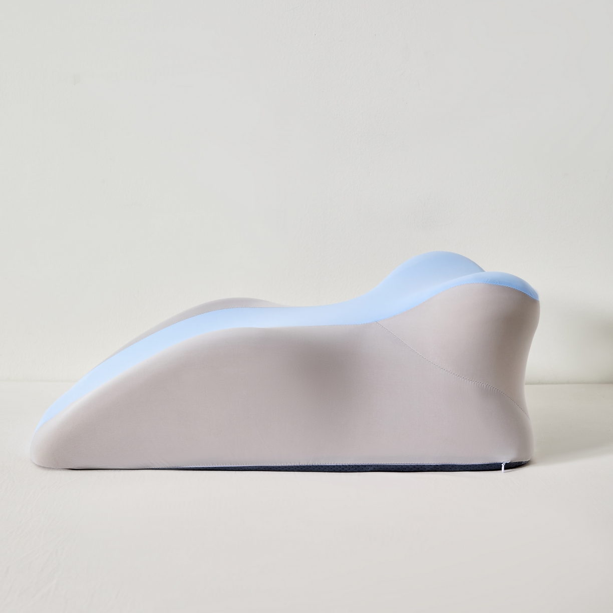 91家纺网 家纺一手货源 找家纺 芯链  2025年新款趴睡枕 蓝色